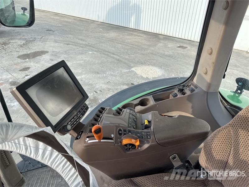 John Deere 7230R Traktory