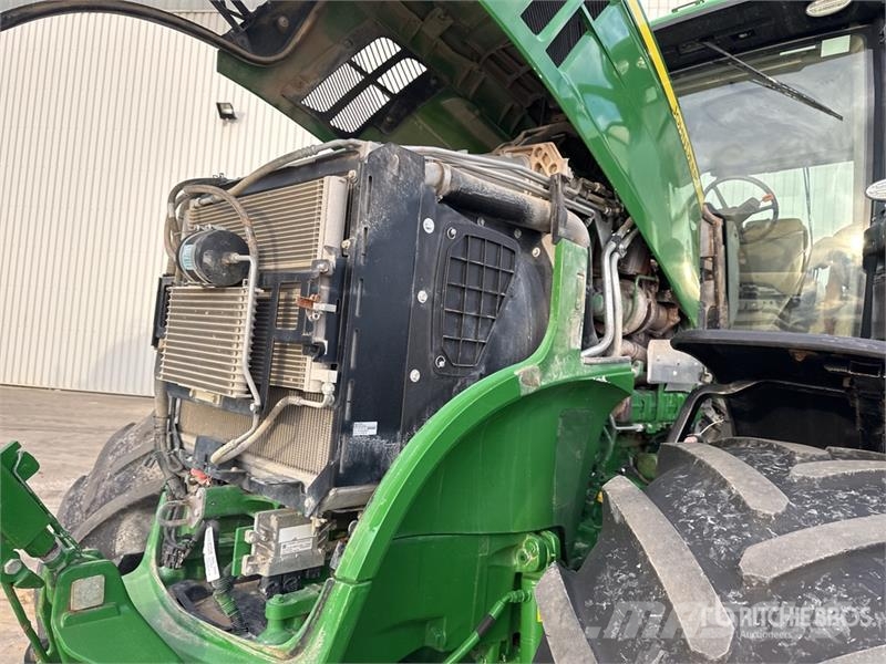 John Deere 7230R Traktory