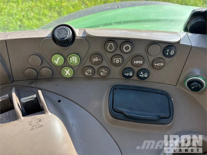 John Deere 7430 4WD Tractor Трактори