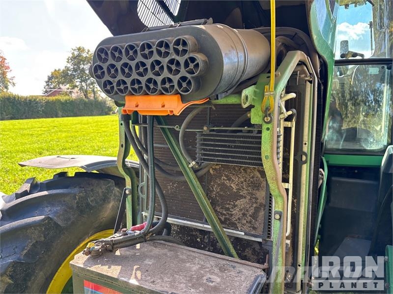 John Deere 7430 4WD Tractor Трактори