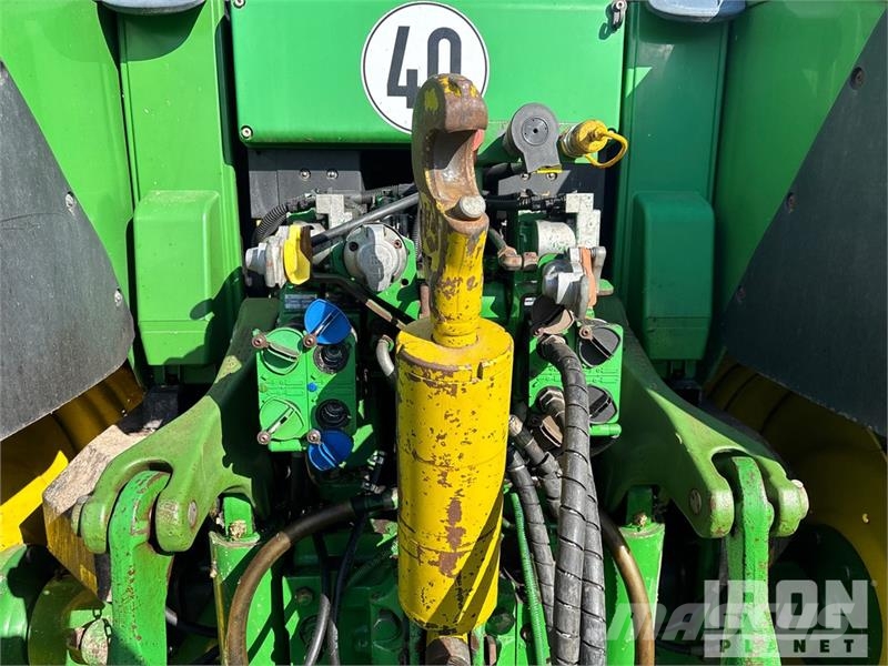 John Deere 7430 4WD Tractor Трактори