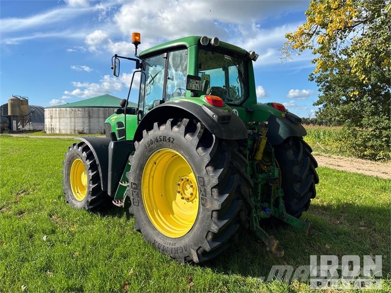 John Deere 7430 4WD Tractor Трактори
