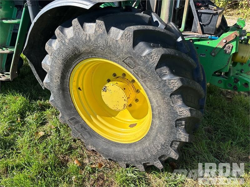 John Deere 7430 4WD Tractor Трактори