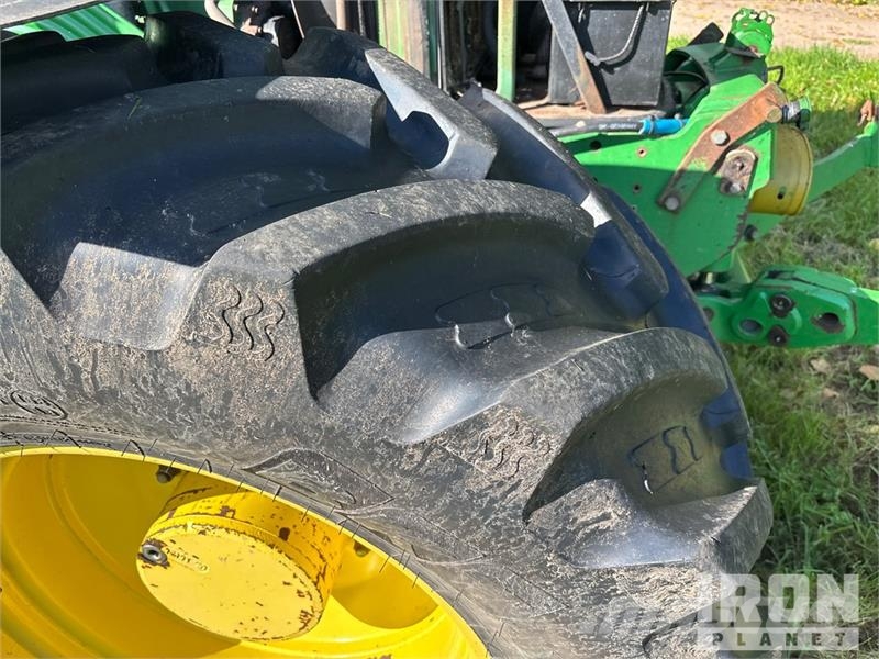John Deere 7430 4WD Tractor Трактори