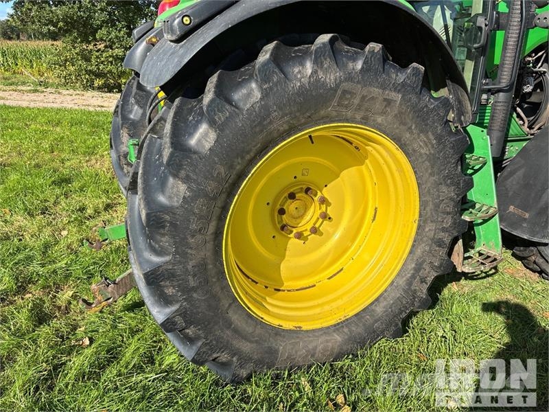 John Deere 7430 4WD Tractor Трактори