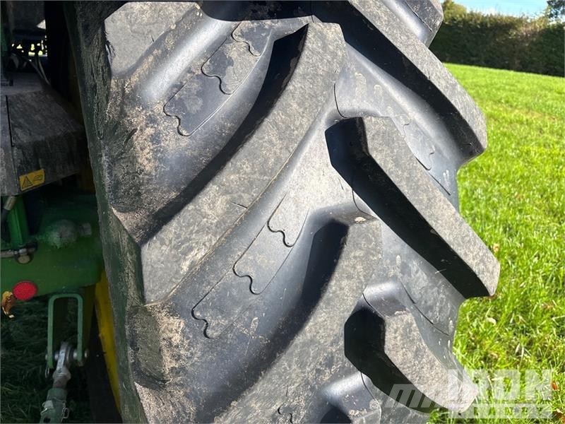 John Deere 7430 4WD Tractor Трактори