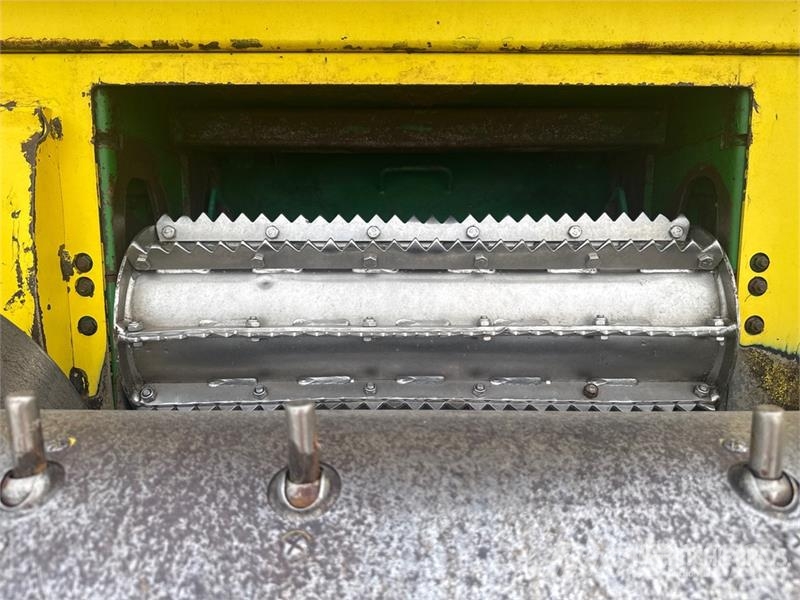 John Deere 7750 Pro Drive Forage Harvester حصادات الأعلاف