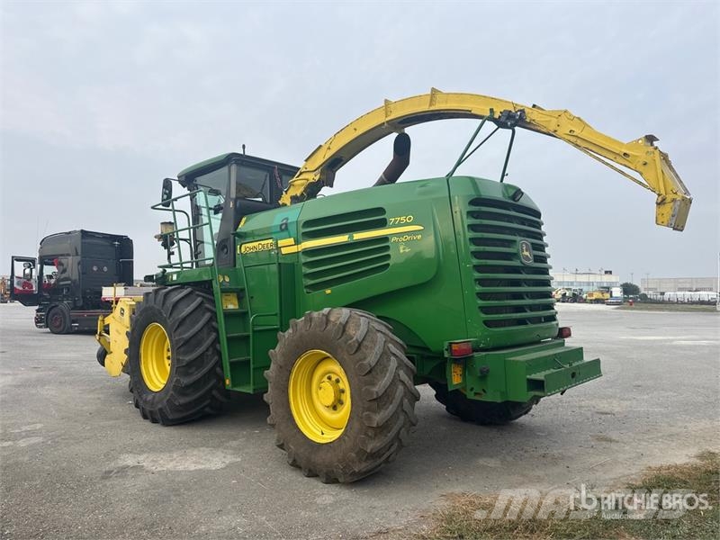 John Deere 7750 Pro Drive Forage Harvester حصادات الأعلاف