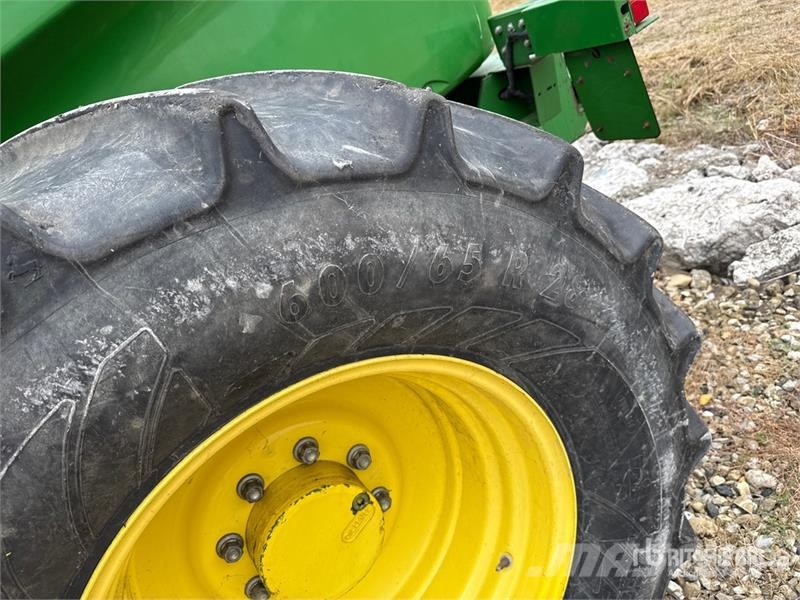 John Deere 7950 ProDrive Forage Harvester Фуражні комбайни