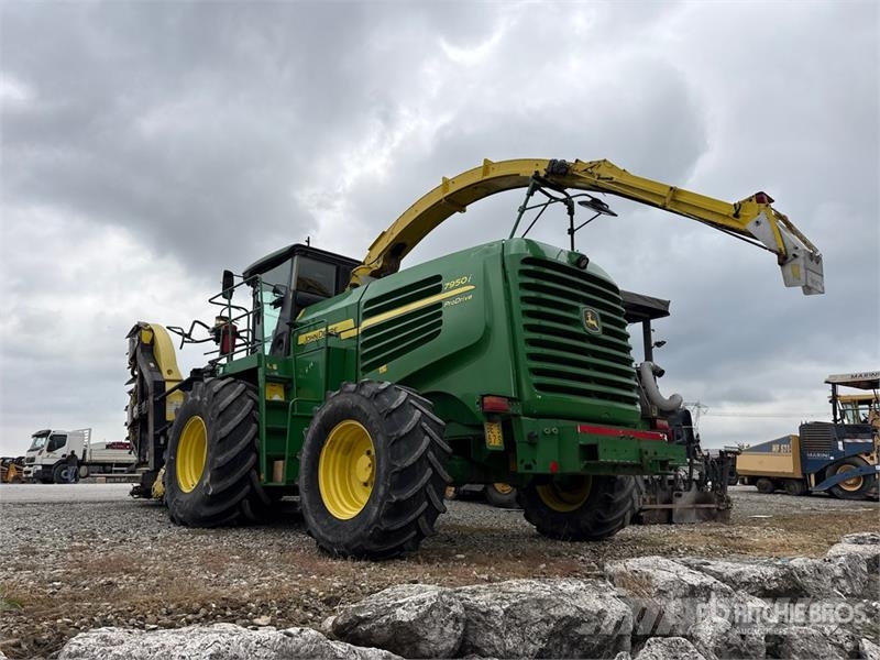 John Deere 7950 ProDrive Forage Harvester Фуражні комбайни