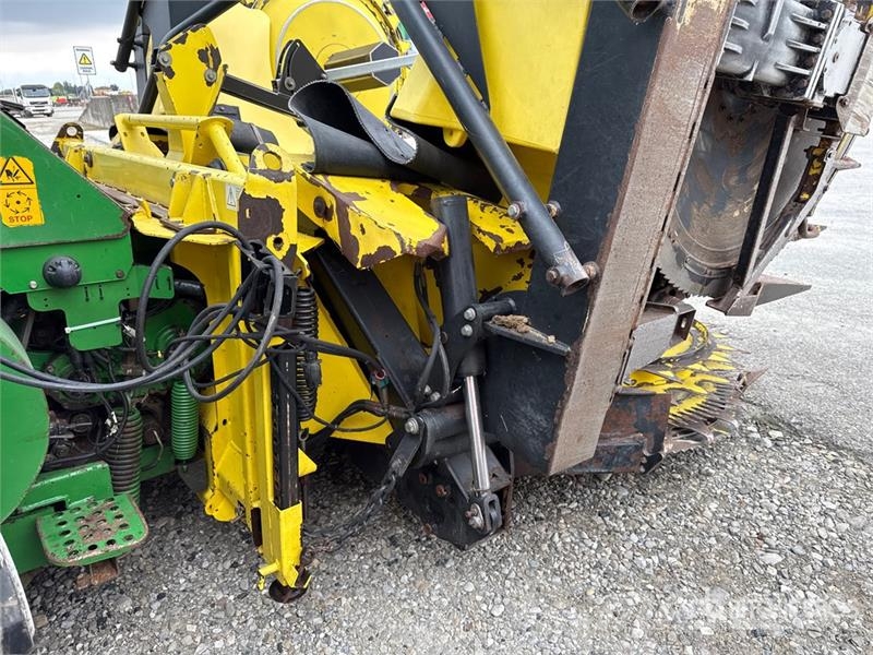 John Deere 7950 ProDrive Forage Harvester Фуражні комбайни