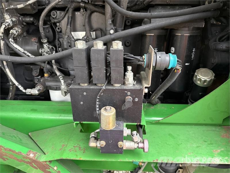 John Deere 7950 ProDrive Forage Harvester Фуражні комбайни