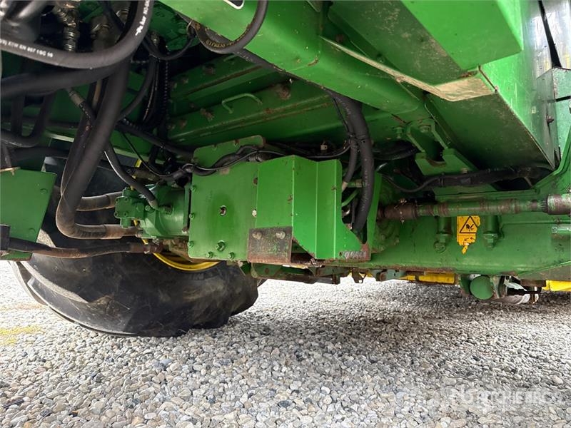 John Deere 7950 ProDrive Forage Harvester Фуражні комбайни