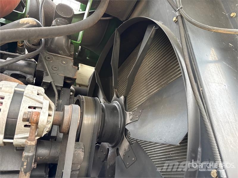 John Deere 7950 ProDrive Forage Harvester Фуражні комбайни