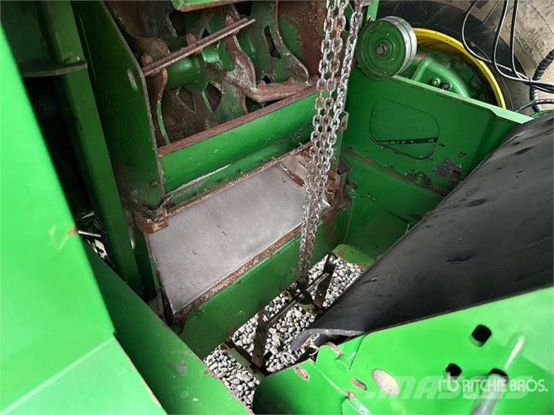John Deere 7950 ProDrive Forage Harvester Фуражні комбайни