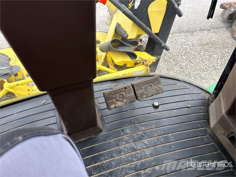John Deere 7950 ProDrive Forage Harvester Фуражні комбайни