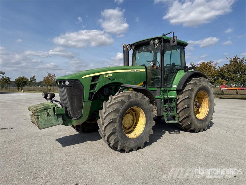John Deere 8230 Trattori