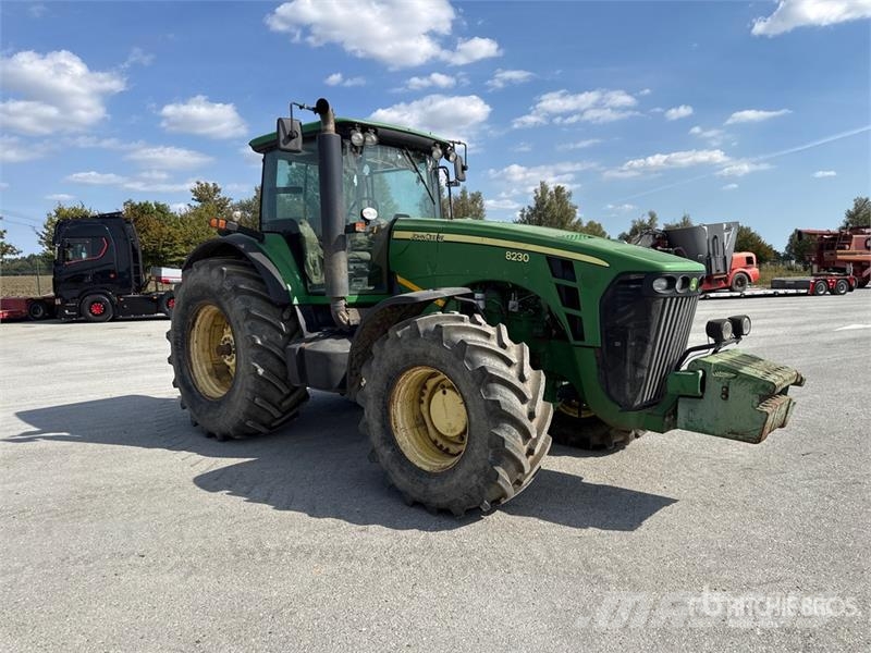 John Deere 8230 Trattori