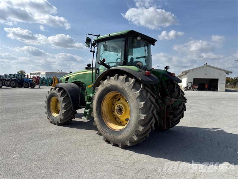 John Deere 8230 Trattori