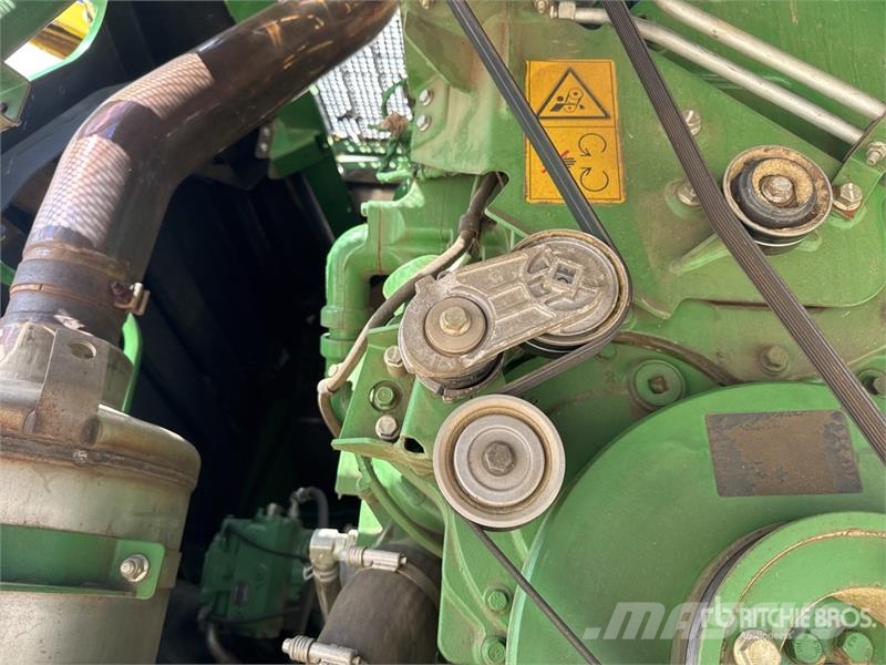 John Deere 8300 4WD Ensileuse Forage Harvester حصادات الأعلاف