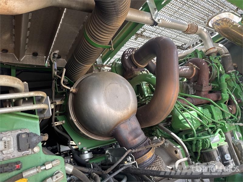 John Deere 8300 4WD Ensileuse Forage Harvester حصادات الأعلاف