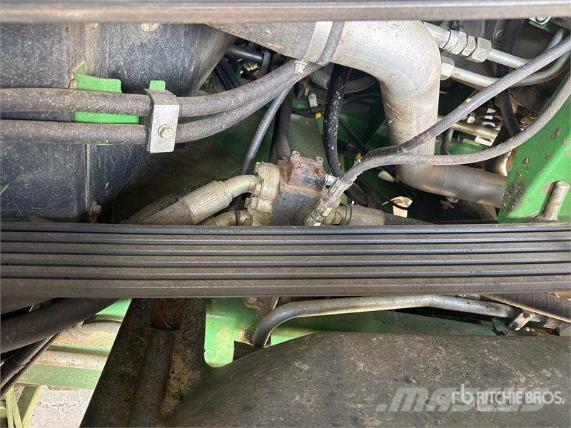 John Deere 8300 4WD Ensileuse Forage Harvester حصادات الأعلاف