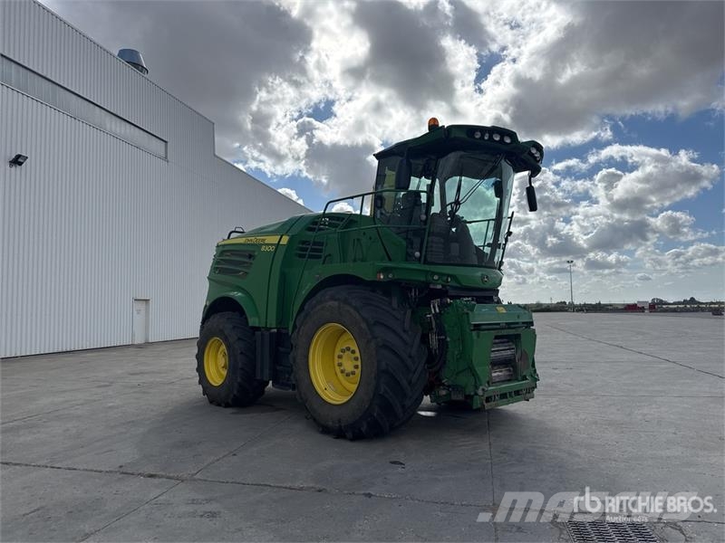 John Deere 8300 4WD Ensileuse Forage Harvester حصادات الأعلاف
