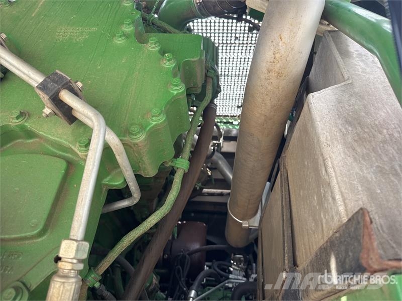 John Deere 8300 4WD Ensileuse Forage Harvester حصادات الأعلاف