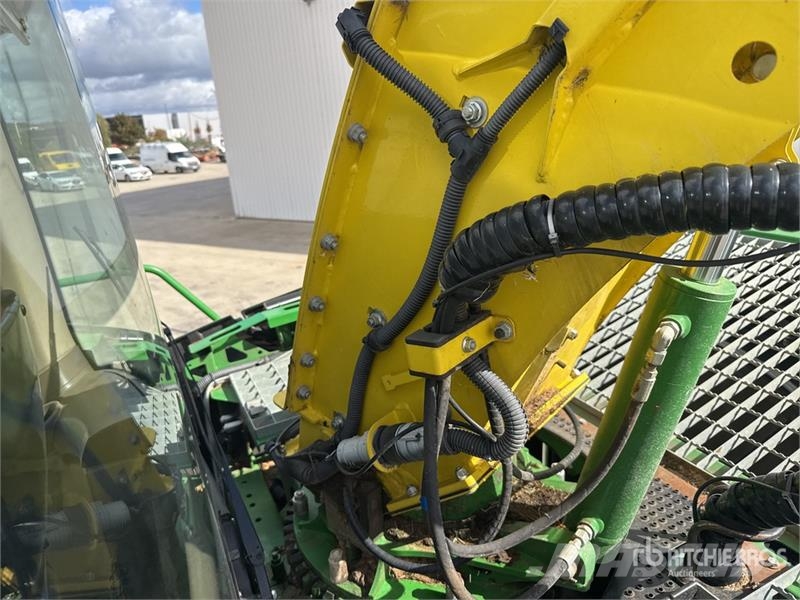 John Deere 8300 4WD Ensileuse Forage Harvester حصادات الأعلاف