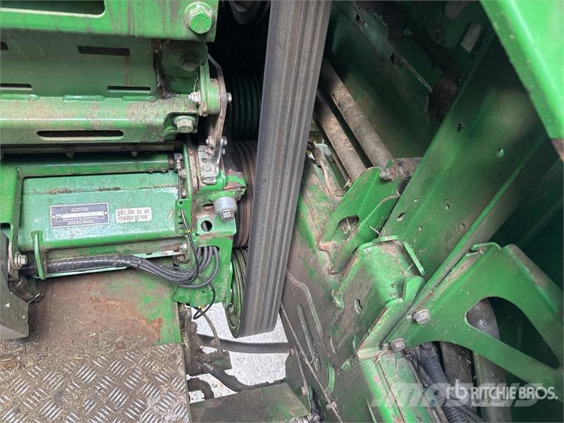John Deere 8300 4WD Ensileuse Forage Harvester حصادات الأعلاف