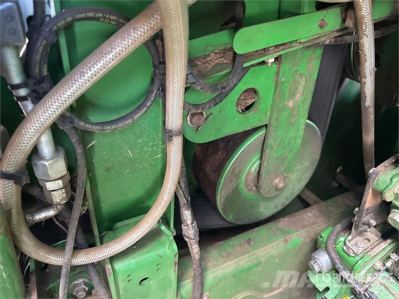 John Deere 8300 4WD Ensileuse Forage Harvester حصادات الأعلاف
