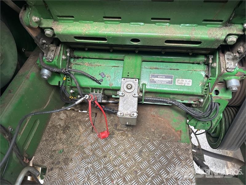 John Deere 8300 4WD Ensileuse Forage Harvester حصادات الأعلاف