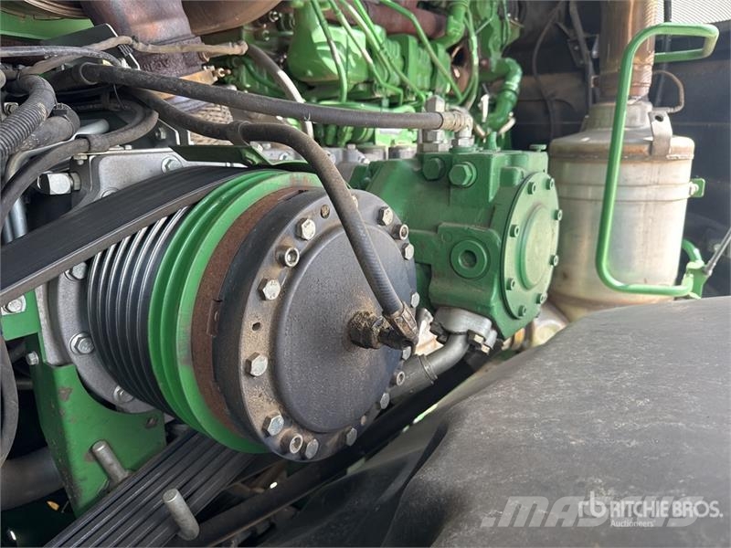 John Deere 8300 4WD Ensileuse Forage Harvester حصادات الأعلاف