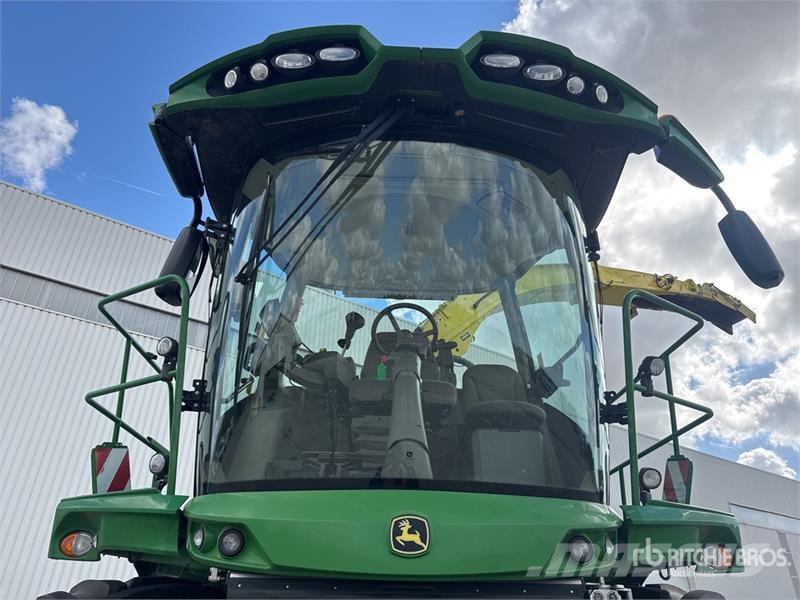 John Deere 8300 4WD Ensileuse Forage Harvester حصادات الأعلاف