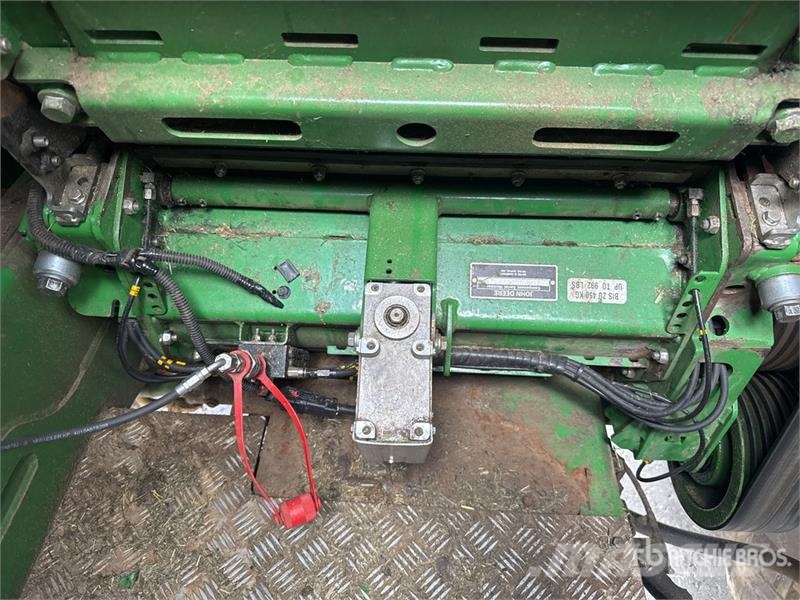 John Deere 8300 4WD Ensileuse Forage Harvester حصادات الأعلاف