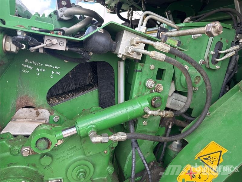 John Deere 8300 4WD Ensileuse Forage Harvester حصادات الأعلاف