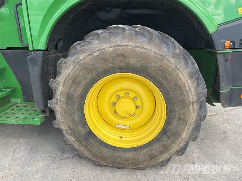 John Deere 8300 4WD Ensileuse Forage Harvester حصادات الأعلاف