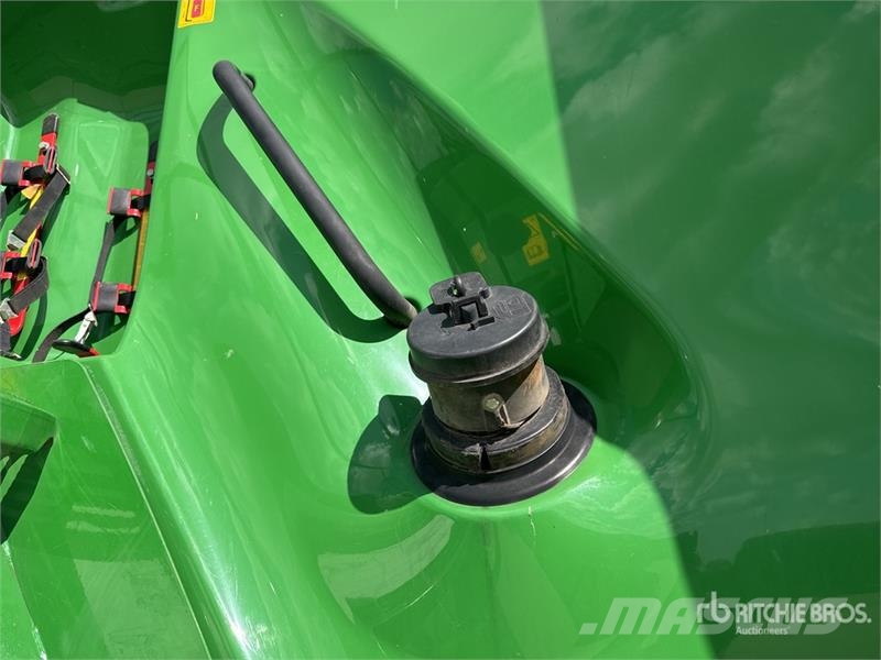 John Deere 8300 4WD Ensileuse Forage Harvester حصادات الأعلاف