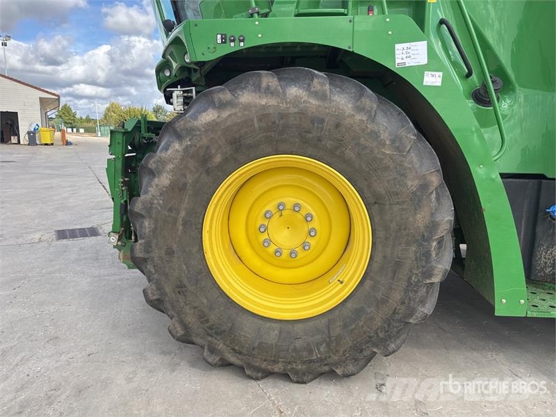 John Deere 8300 4WD Ensileuse Forage Harvester حصادات الأعلاف