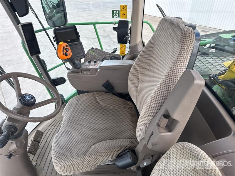 John Deere 8300 4WD Ensileuse Forage Harvester حصادات الأعلاف