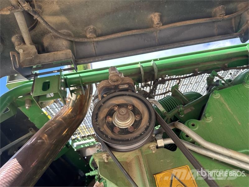 John Deere 8300 4WD Ensileuse Forage Harvester حصادات الأعلاف
