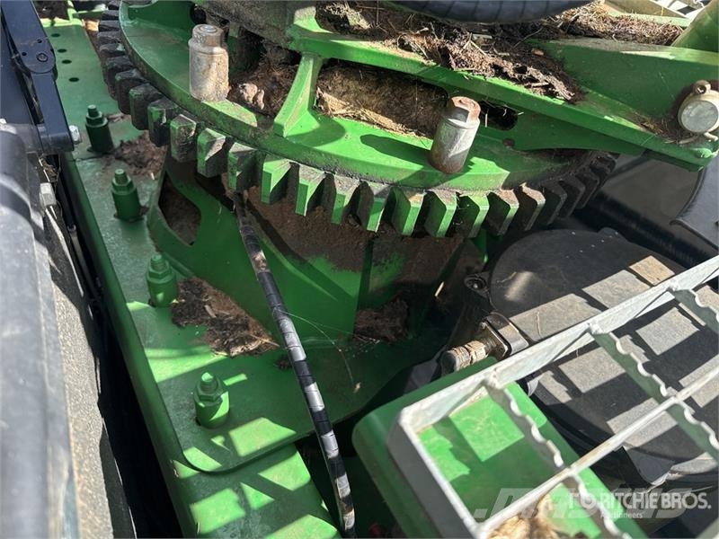 John Deere 8300 4WD Ensileuse Forage Harvester حصادات الأعلاف