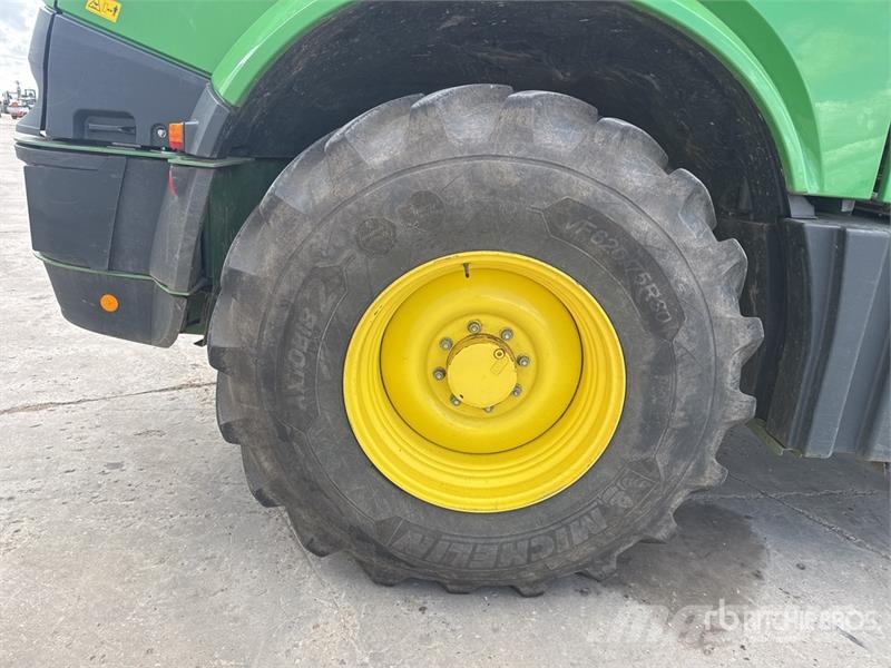 John Deere 8300 4WD Ensileuse Forage Harvester حصادات الأعلاف