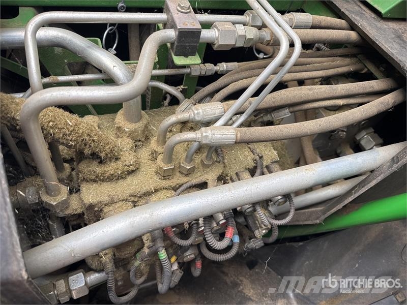 John Deere 8300 4WD Ensileuse Forage Harvester حصادات الأعلاف