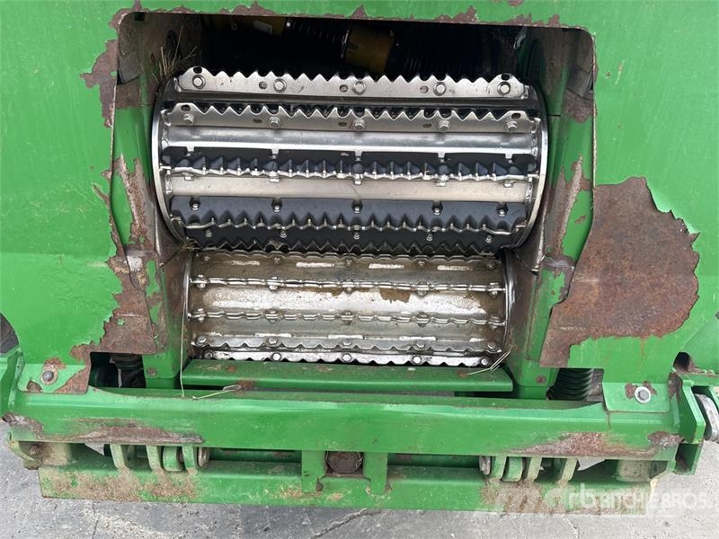 John Deere 8300 4WD Ensileuse Forage Harvester حصادات الأعلاف