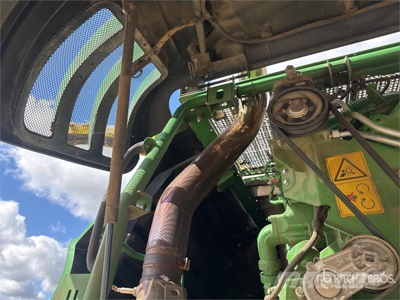 John Deere 8300 4WD Ensileuse Forage Harvester حصادات الأعلاف