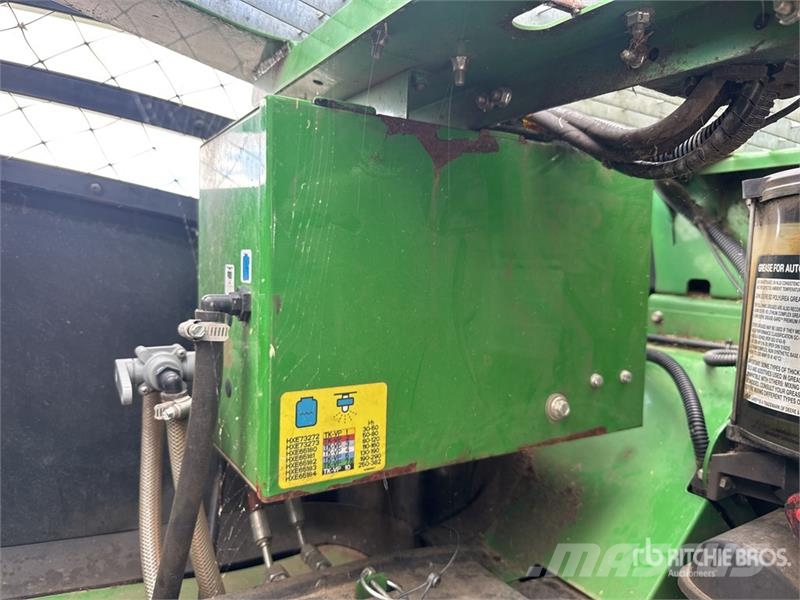 John Deere 8300 4WD Ensileuse Forage Harvester حصادات الأعلاف