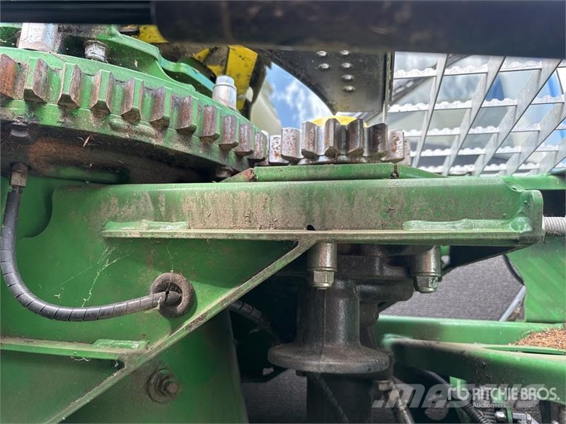 John Deere 8300 4WD Ensileuse Forage Harvester حصادات الأعلاف