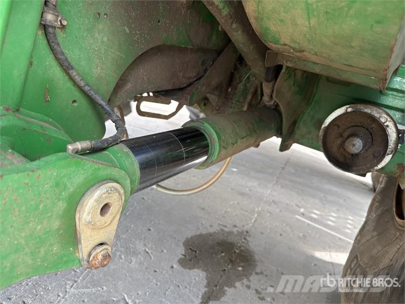 John Deere 8300 4WD Ensileuse Forage Harvester حصادات الأعلاف