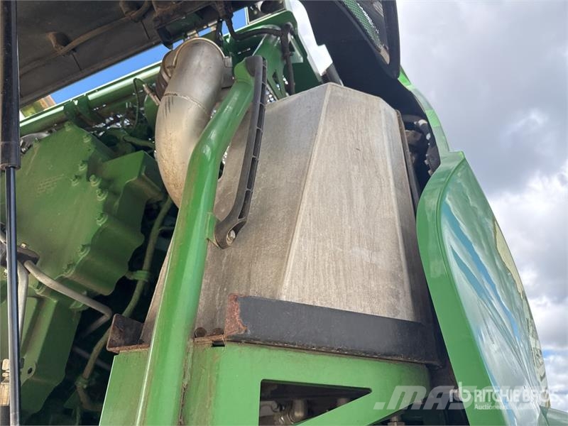 John Deere 8300 4WD Ensileuse Forage Harvester حصادات الأعلاف
